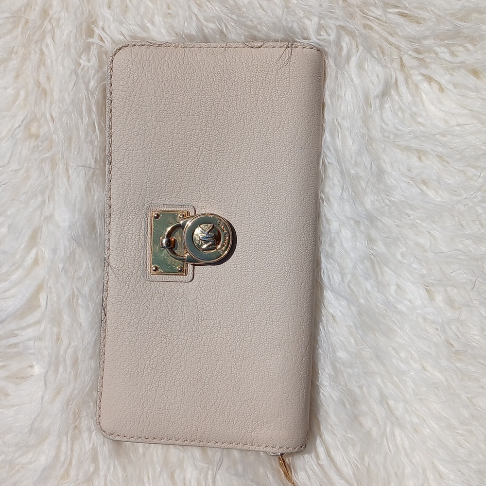 MICHAEL KORS ZIP ARIUND WALLET
